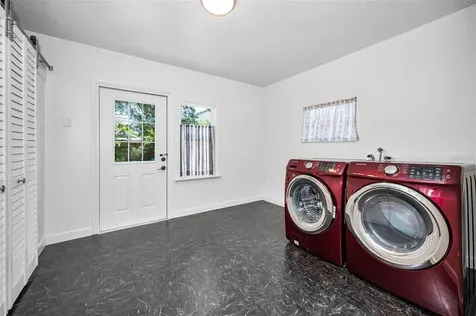 1100 35th Avenue N St Petersburg FL 33704
