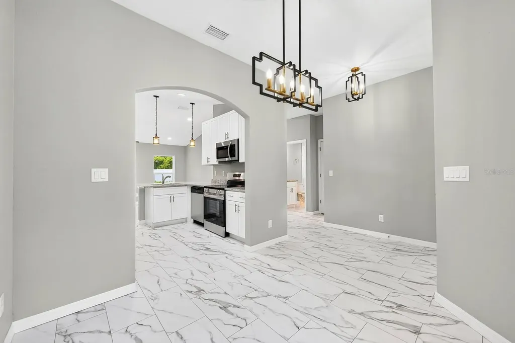 36 Fisher Lane Course Ocklawaha FL 32179