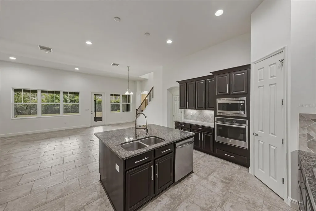 5904 Shell Ridge Drive Lithia FL 33547