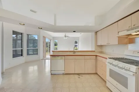 4206 73rd Terrace E Sarasota FL 34243