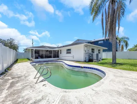 5701 Denver Street NE St Petersburg FL 33703