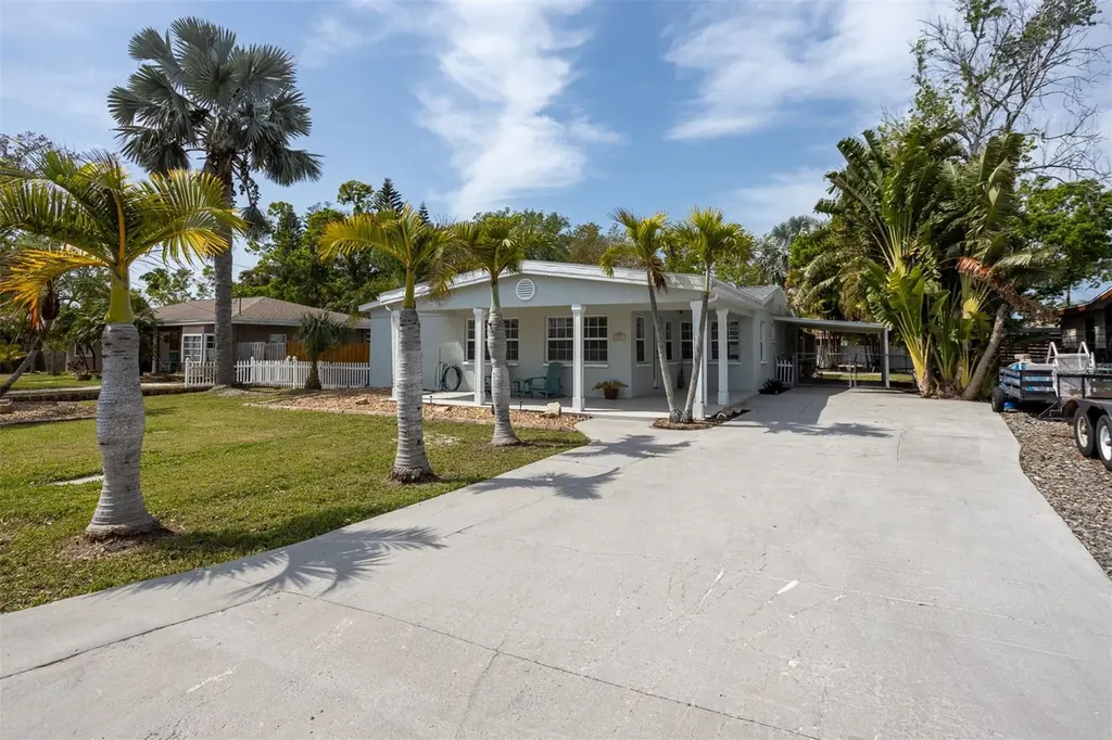 711 Bayshore Drive Tarpon Springs FL 34689