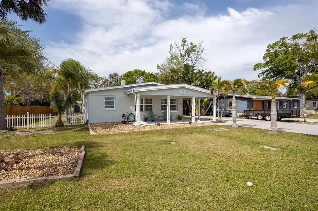 711 Bayshore Drive Tarpon Springs FL 34689