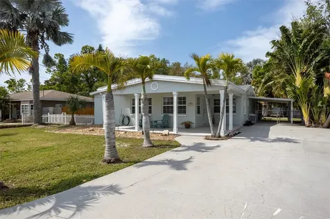711 Bayshore Drive Tarpon Springs FL 34689