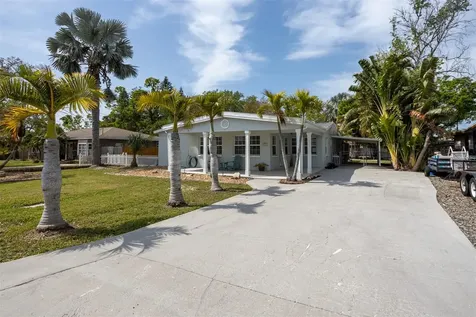 711 Bayshore Drive Tarpon Springs FL 34689