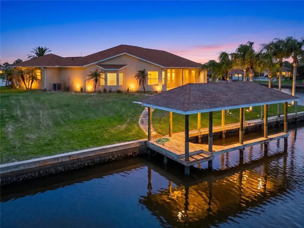 20 Cedarview Court Palm Coast FL 32137