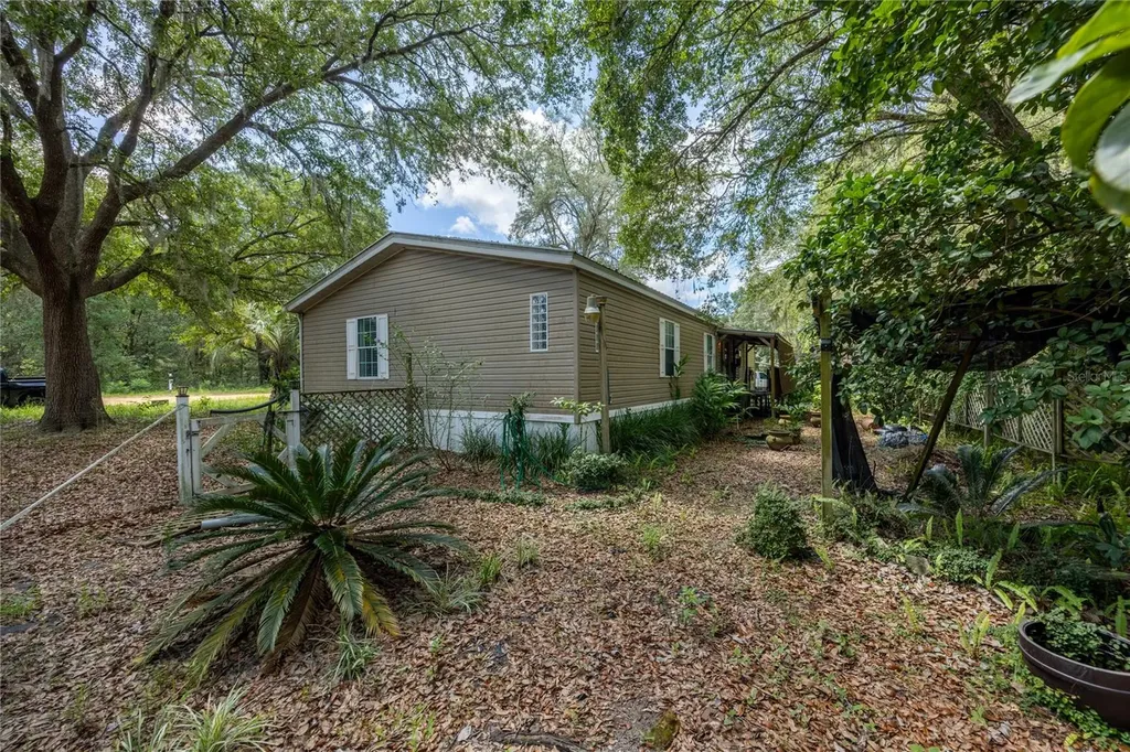 819 Lenore Avenue Interlachen FL 32148