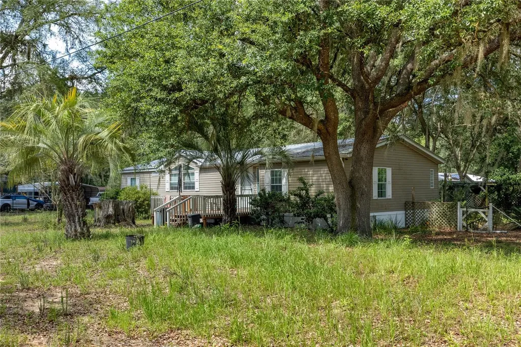 819 Lenore Avenue Interlachen FL 32148