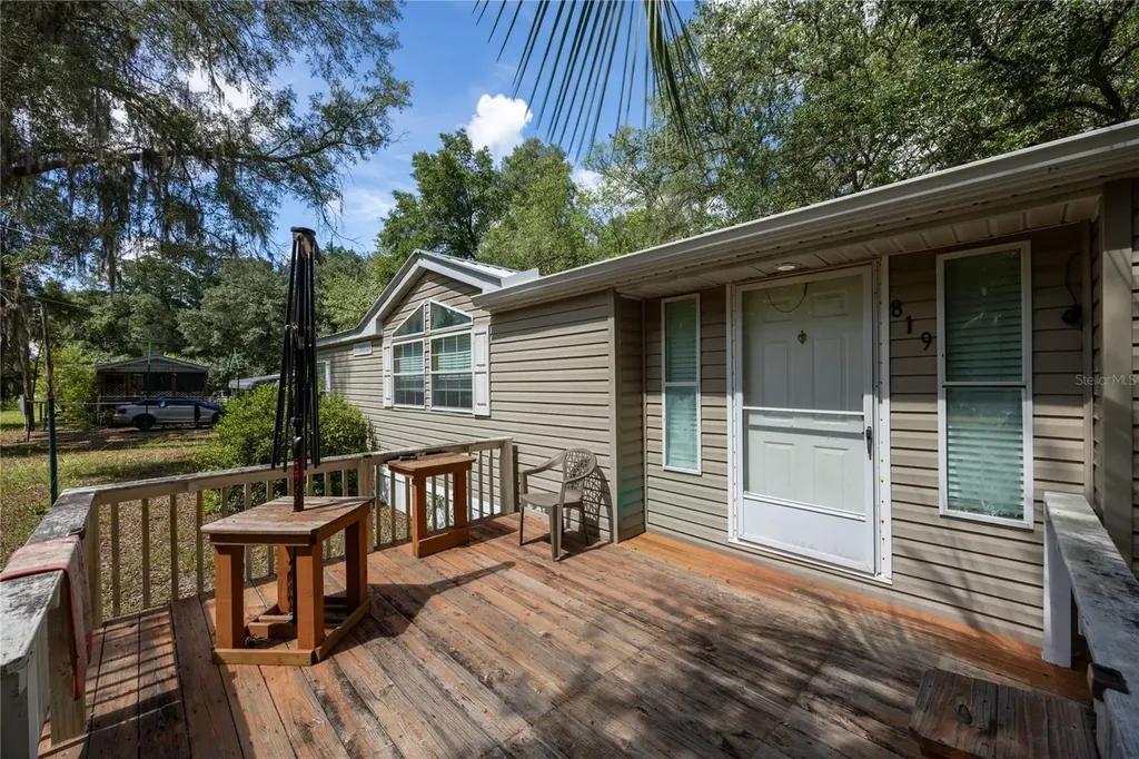 819 Lenore Avenue Interlachen FL 32148
