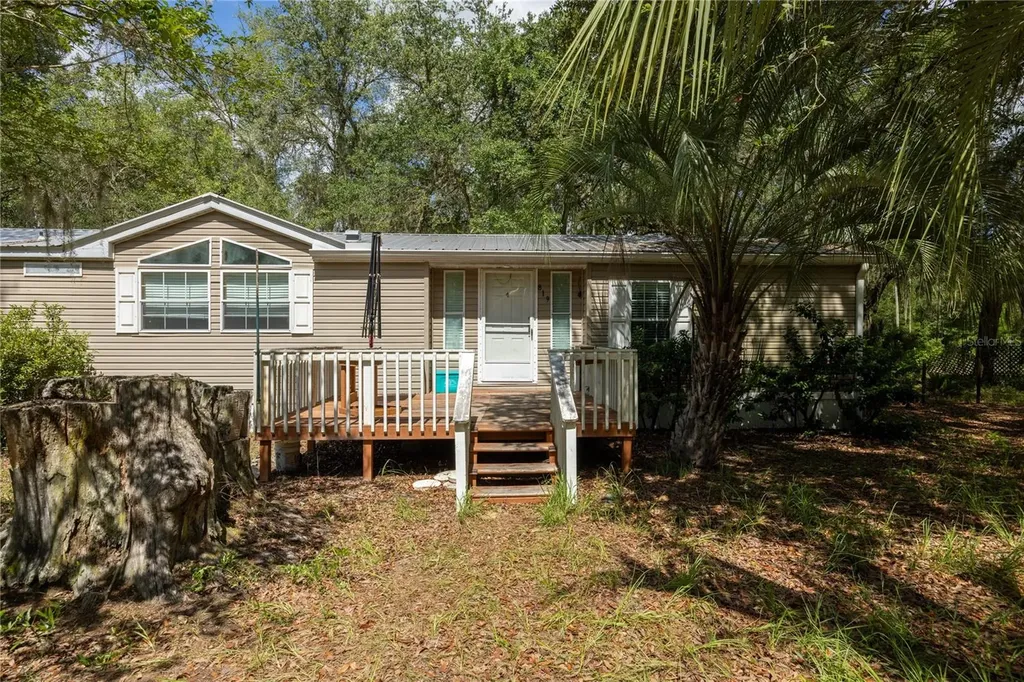 819 Lenore Avenue Interlachen FL 32148