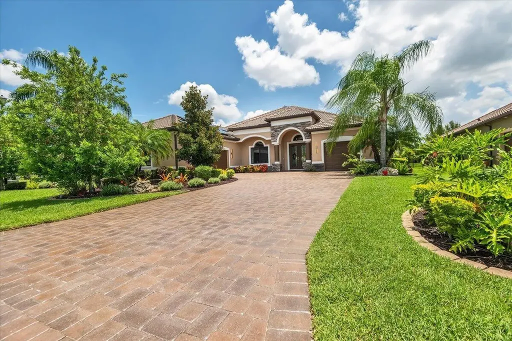 957 145th Street Circle NE Bradenton FL 34212