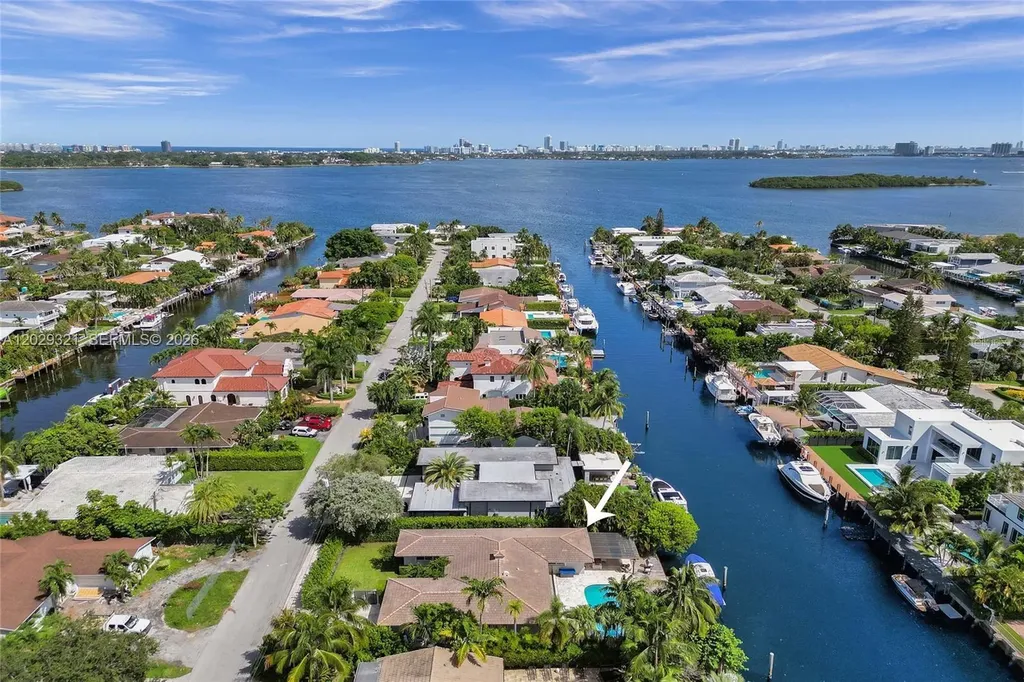 1912 NE 119th Road North Miami FL 33181
