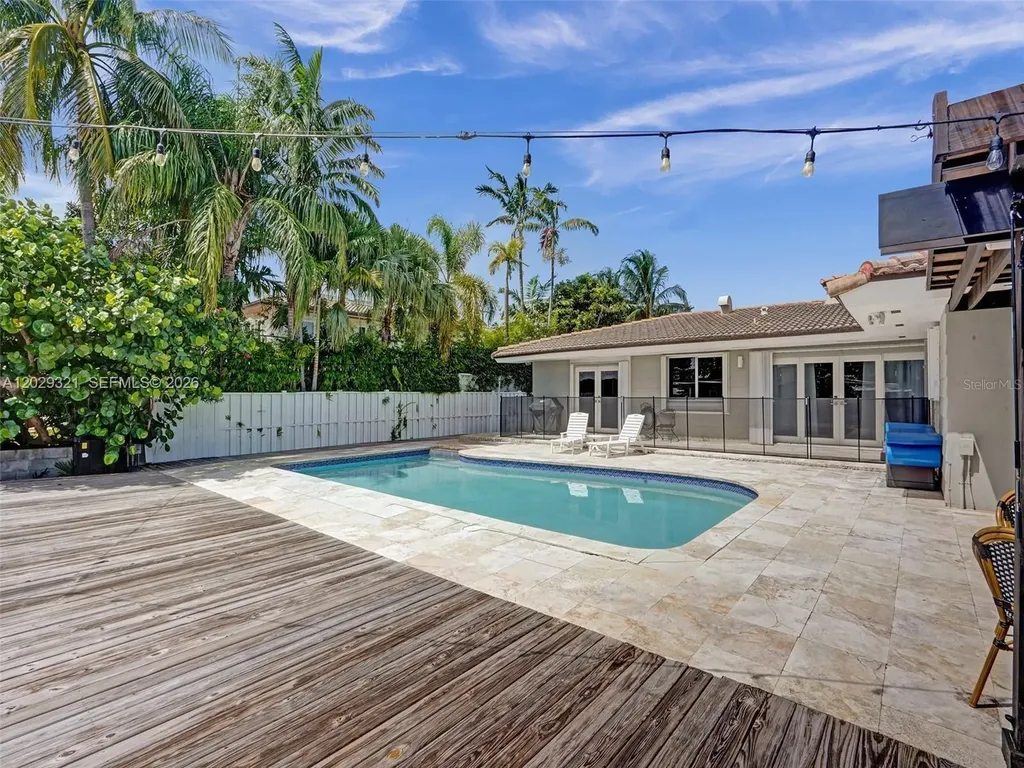 1912 NE 119th Road North Miami FL 33181