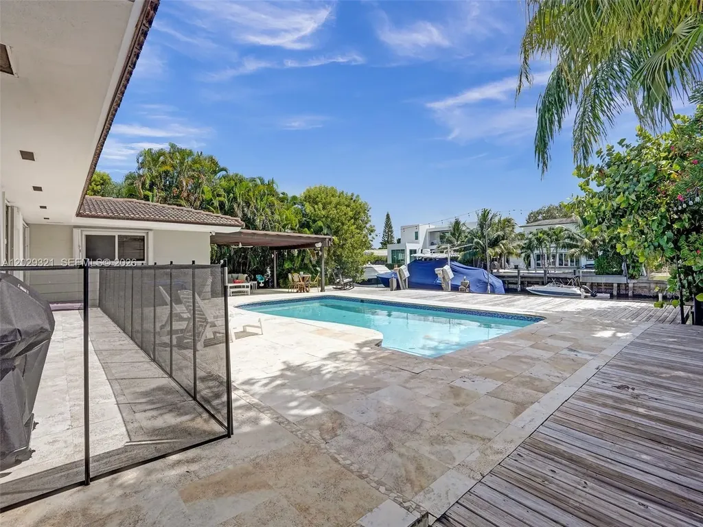 1912 NE 119th Road North Miami FL 33181
