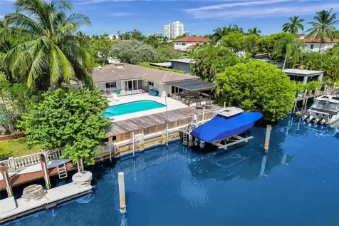 1912 NE 119th Road North Miami FL 33181