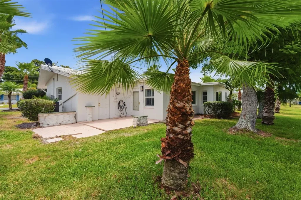 9128 142nd Street Seminole FL 33776