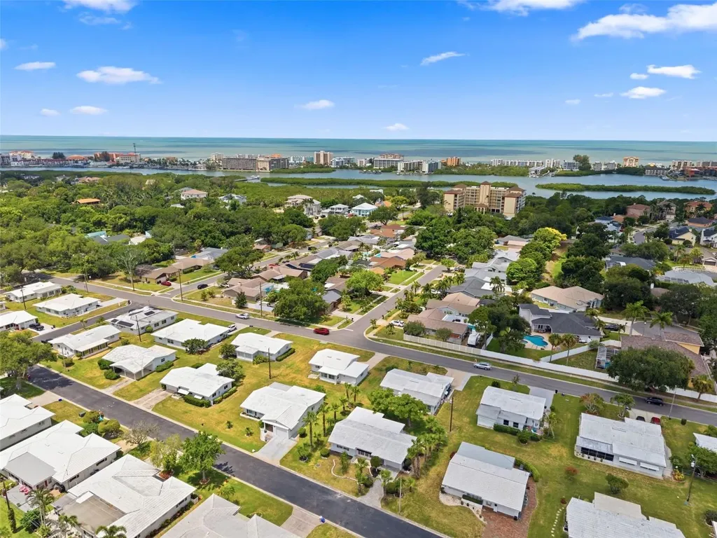 9128 142nd Street Seminole FL 33776
