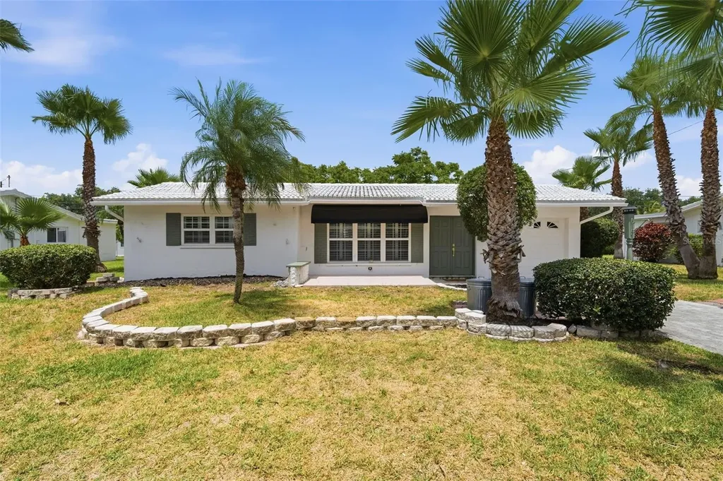 9128 142nd Street Seminole FL 33776