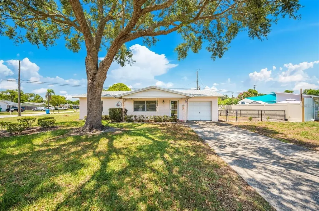 10833 111th Place N Seminole FL 33778
