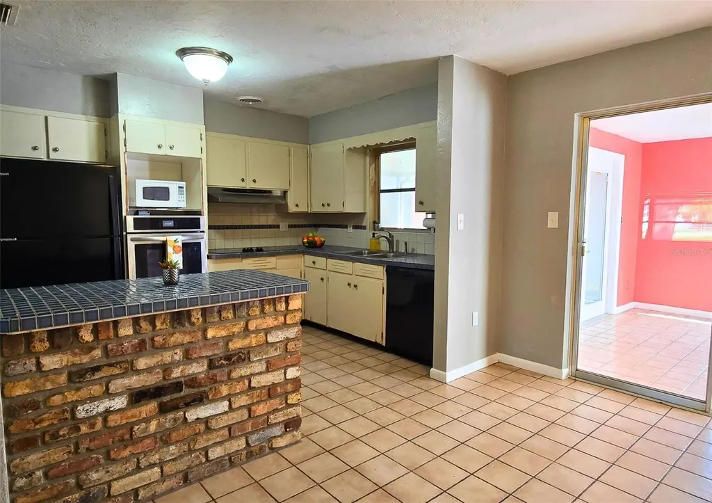 10833 111th Place N Seminole FL 33778