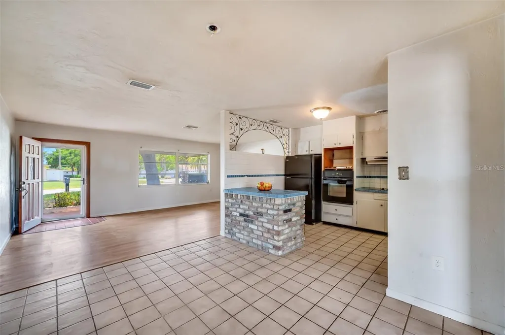 10833 111th Place N Seminole FL 33778