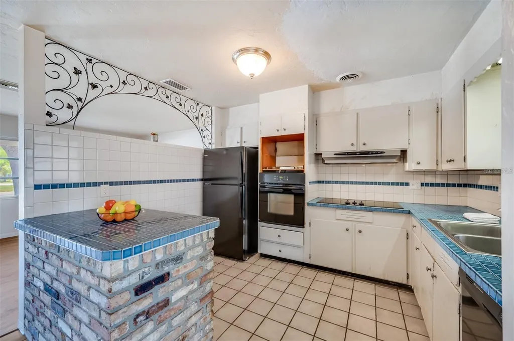 10833 111th Place N Seminole FL 33778