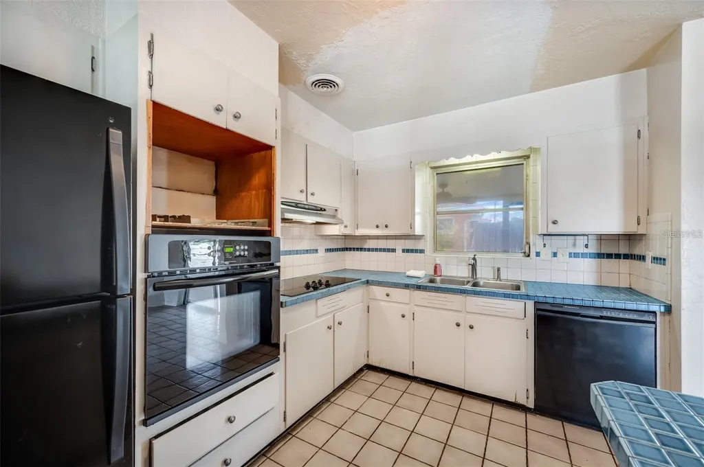 10833 111th Place N Seminole FL 33778