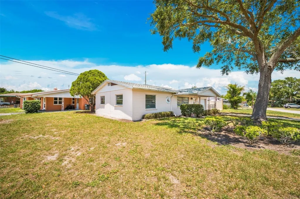 10833 111th Place N Seminole FL 33778