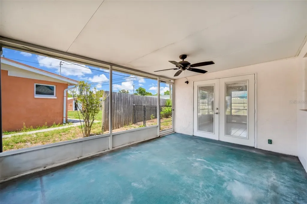 10833 111th Place N Seminole FL 33778