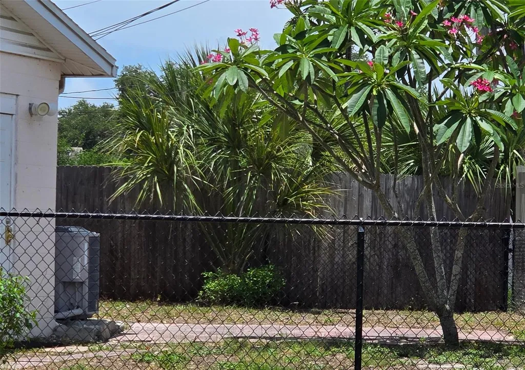 10833 111th Place N Seminole FL 33778