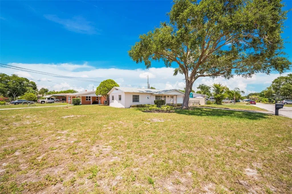 10833 111th Place N Seminole FL 33778