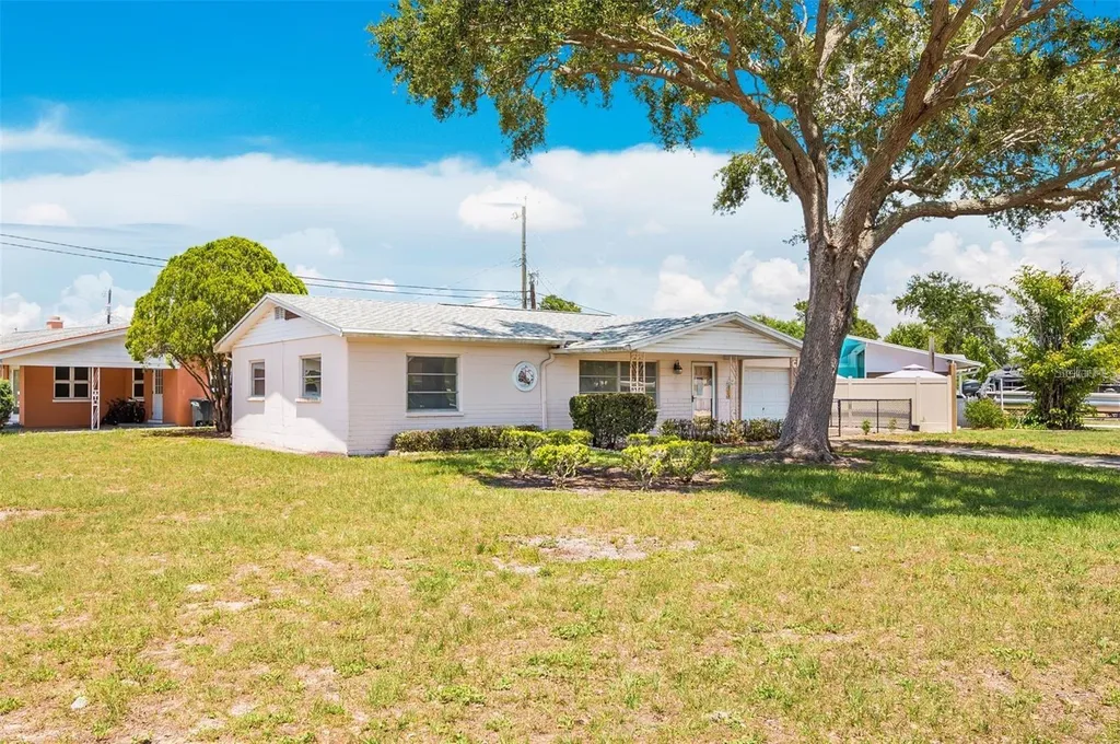 10833 111th Place N Seminole FL 33778