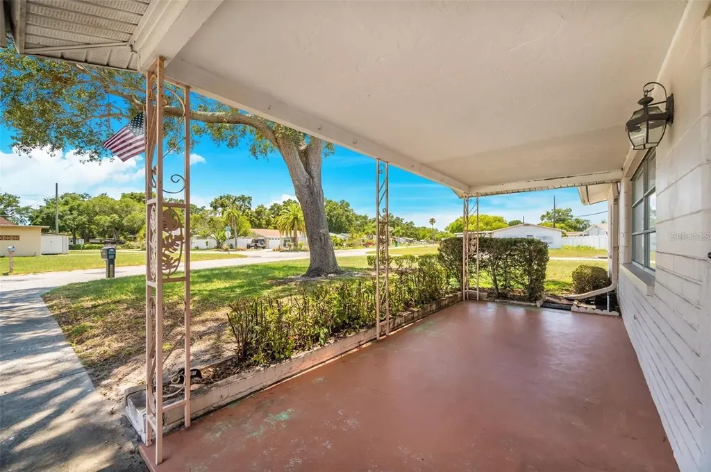 10833 111th Place N Seminole FL 33778