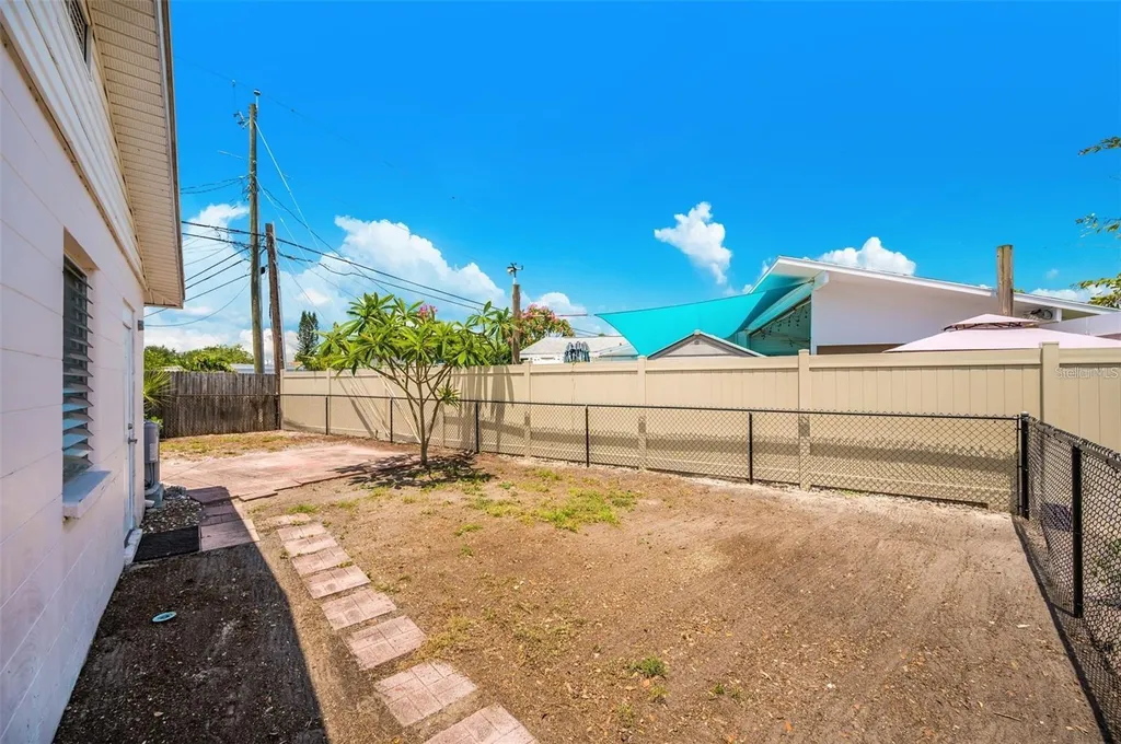 10833 111th Place N Seminole FL 33778