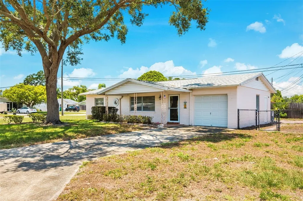 10833 111th Place N Seminole FL 33778