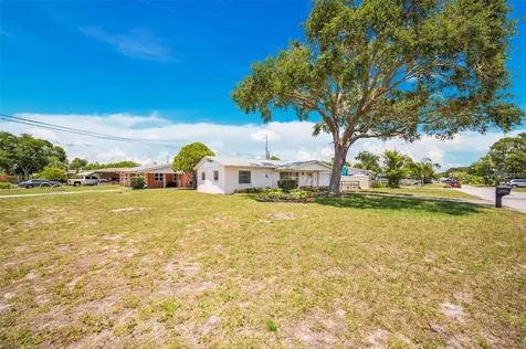 10833 111th Place N Seminole FL 33778