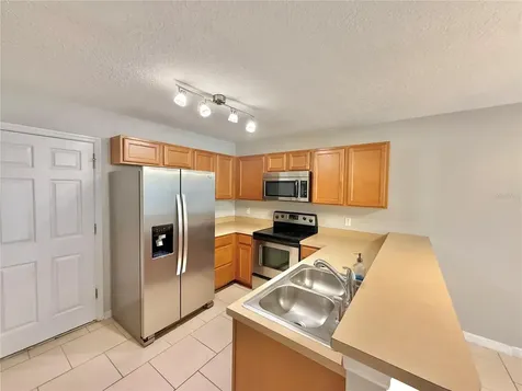 609 Cresting Oak Circle Orlando FL 32824