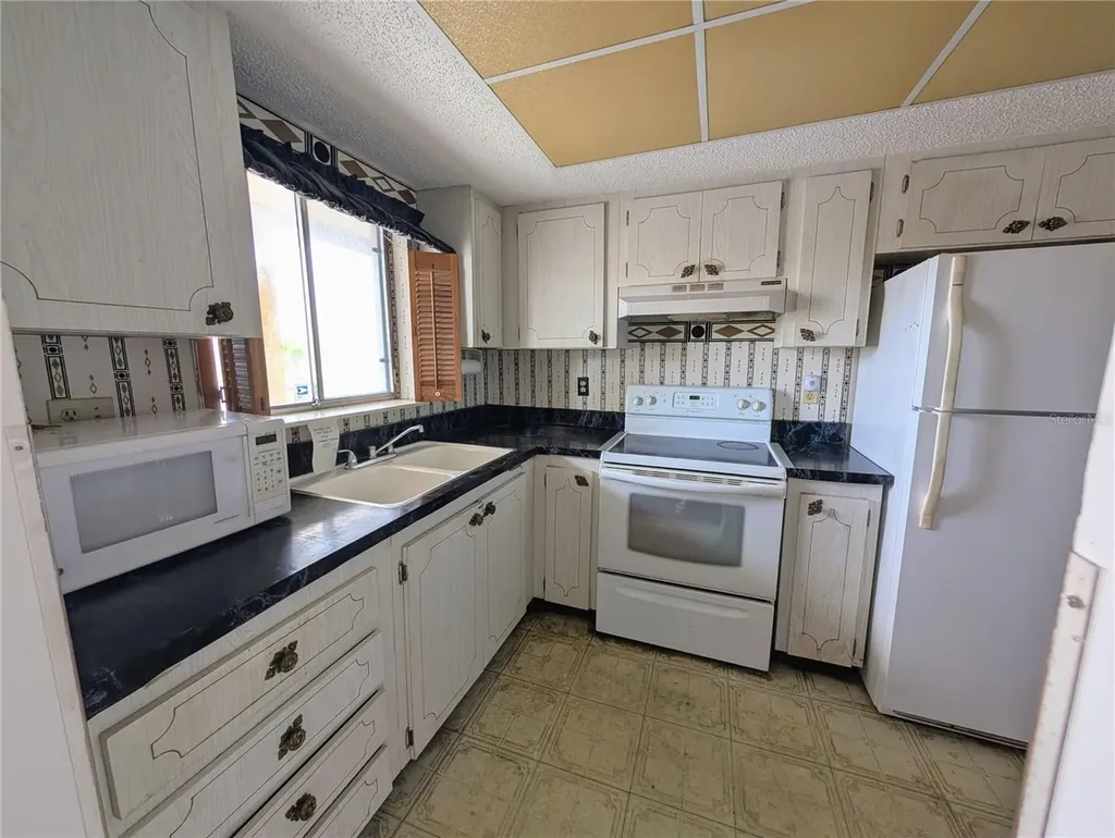 3714 Lake Bayshore Drive Bradenton FL 34205