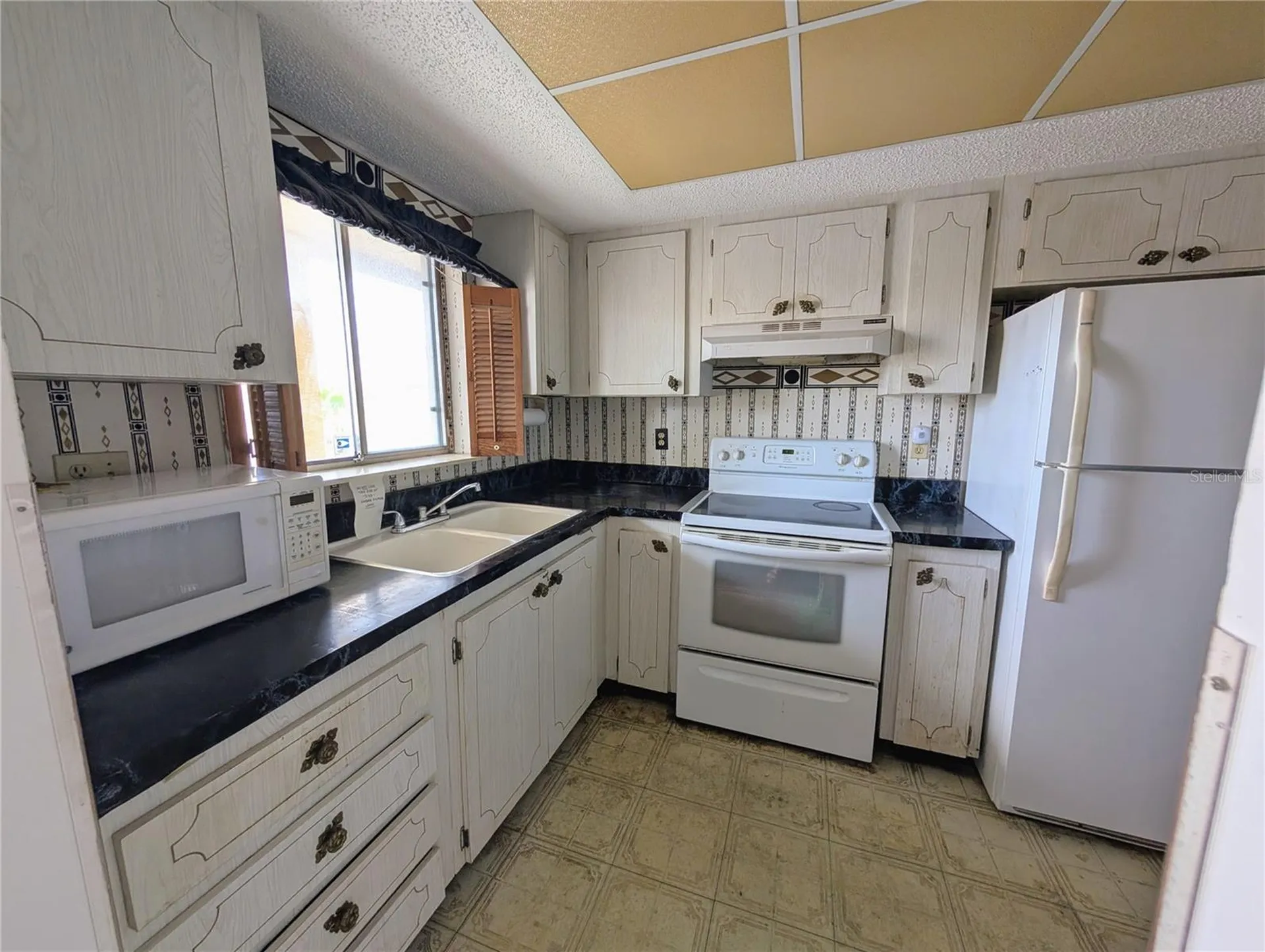 3714 Lake Bayshore Drive Bradenton FL 34205