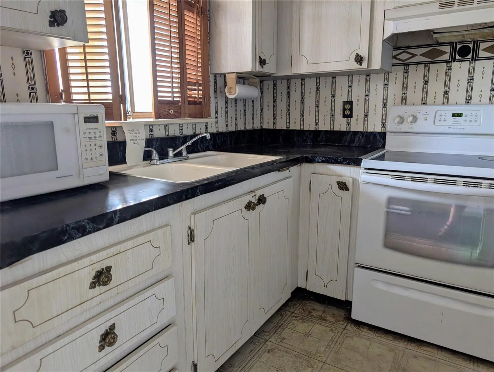 3714 Lake Bayshore Drive Bradenton FL 34205