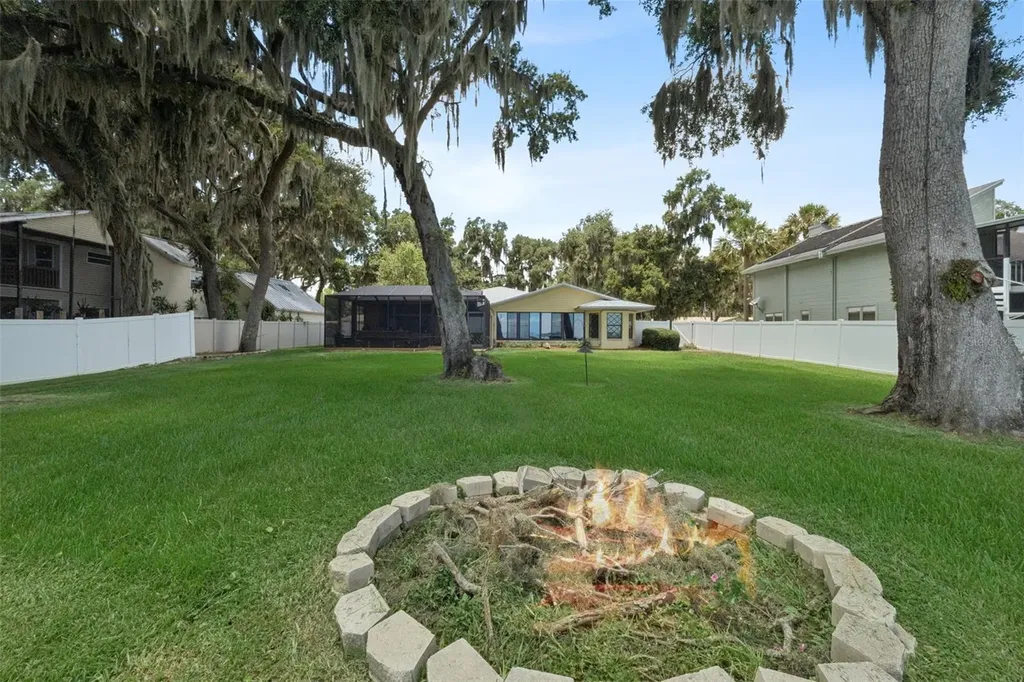 35040 Shady Oaks Lane Fruitland Park FL 34731