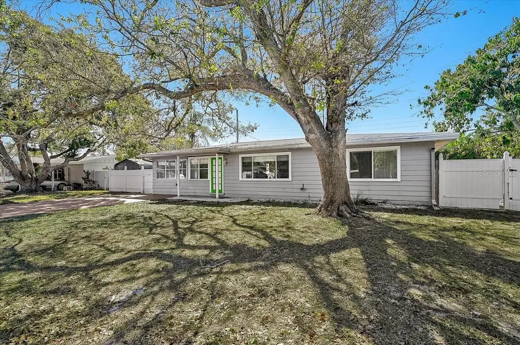 2866 Louise Street Sarasota FL 34237