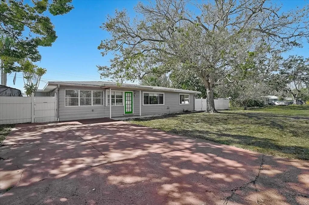 2866 Louise Street Sarasota FL 34237