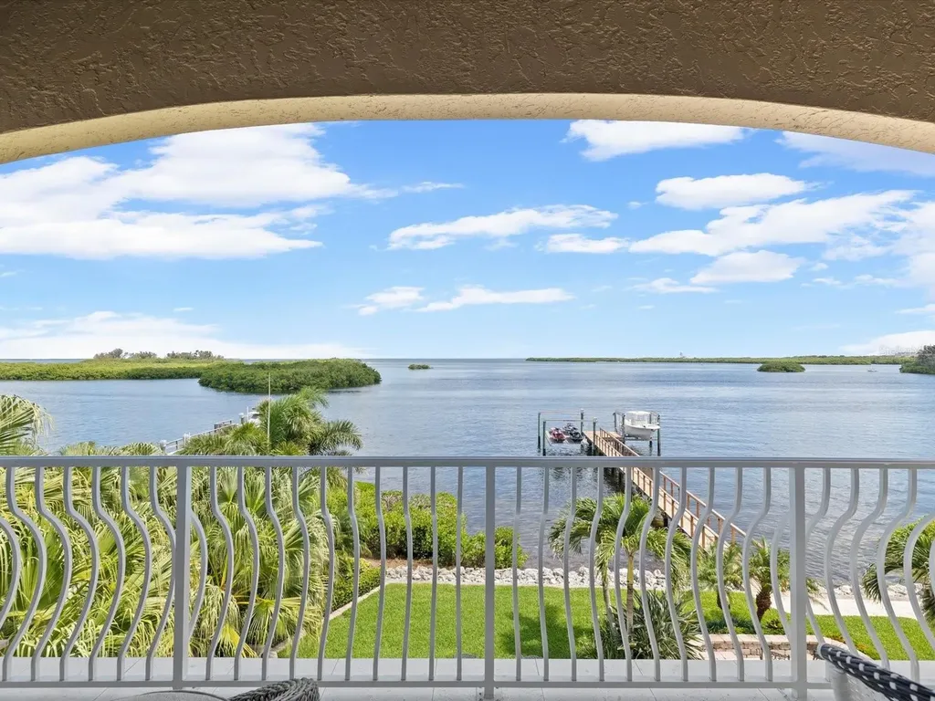 2057 N Pointe Alexis Drive Tarpon Springs FL 34689