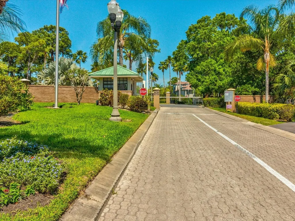 2057 N Pointe Alexis Drive Tarpon Springs FL 34689
