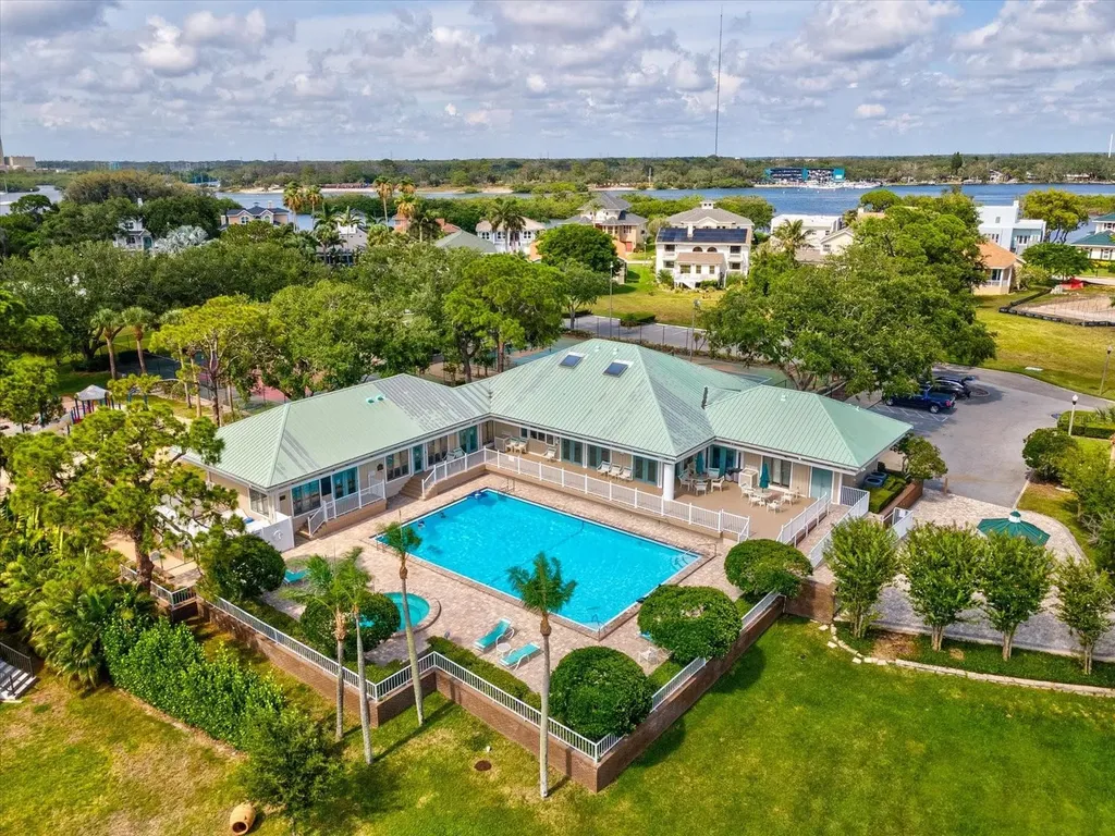 2057 N Pointe Alexis Drive Tarpon Springs FL 34689