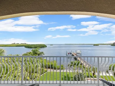 2057 N Pointe Alexis Drive Tarpon Springs FL 34689