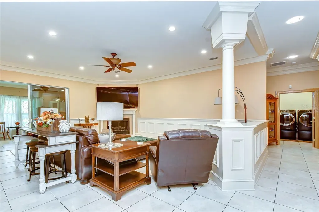 1009 Emerald Creek Drive Valrico FL 33596