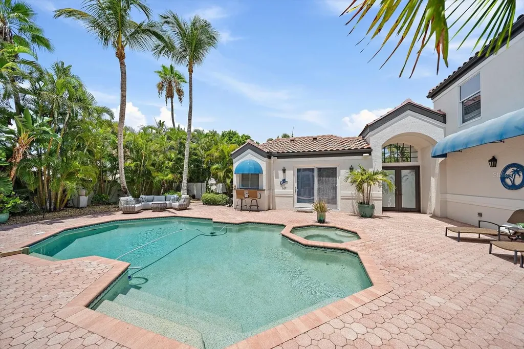 617 Weston Pointe Court Longboat Key FL 34228