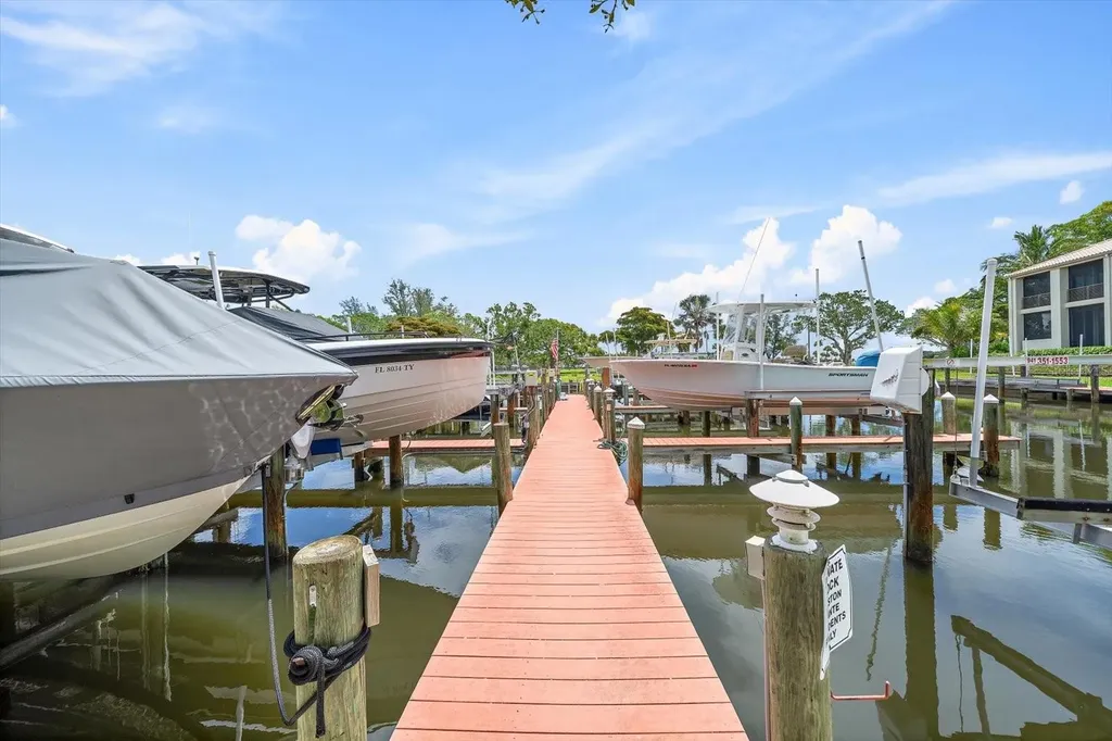 617 Weston Pointe Court Longboat Key FL 34228